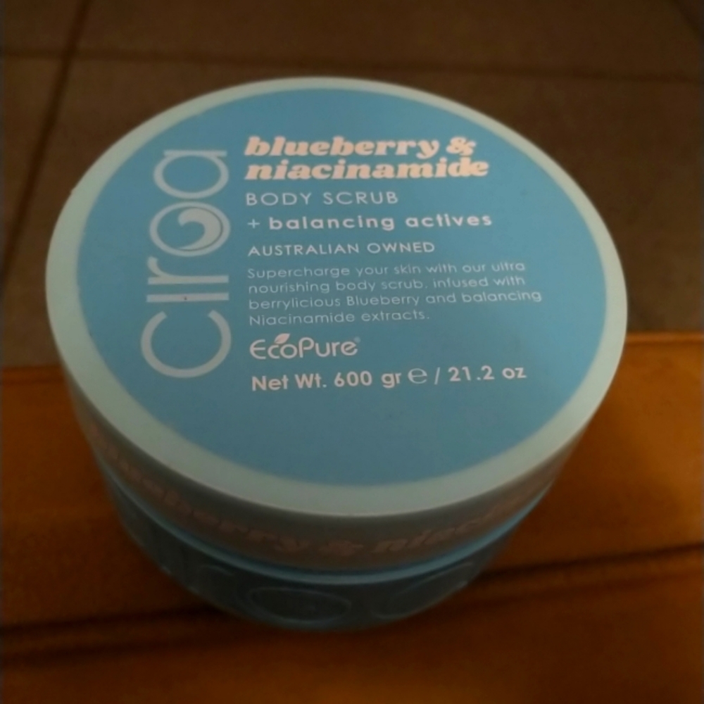 New Ciroa Blueberry & Niacinamide Body Scrub & Balancing Actives 21.2oz